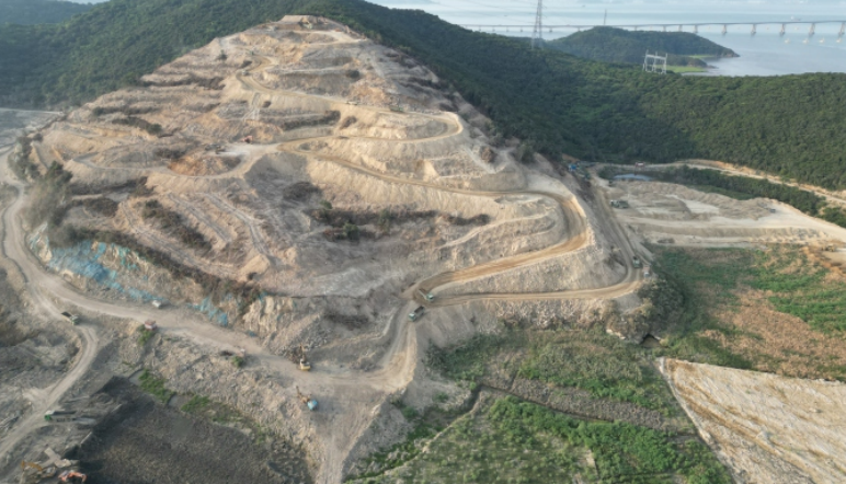 大鹏山中部三体开山工程